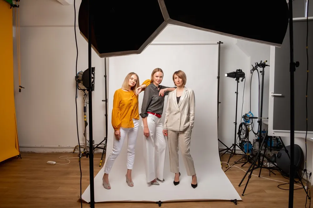 Fotografia biznesowa – jak zrobić profesjonalny portret korporacyjny w studio?